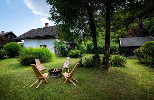 Bled House | Charming Bled Getaway - Big Garden, BBQ & Bikes