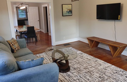 Milltown House | Charming Blue River Escape