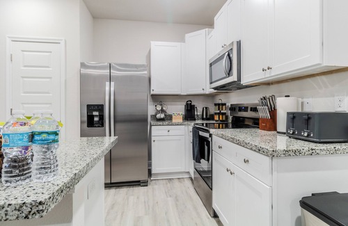 Ferry Pass House | Charming Brand New 3-Bedroom Dream Townhouse!