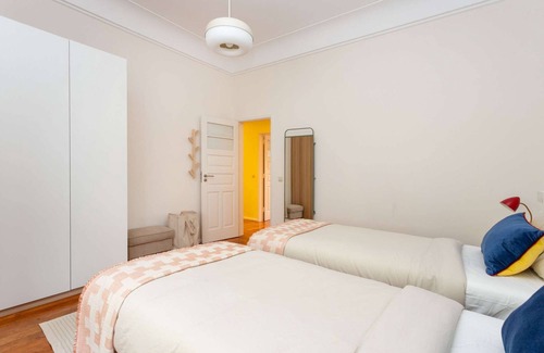 Alto do Pina Apartment | Charming Bright Room | Shared Apartment