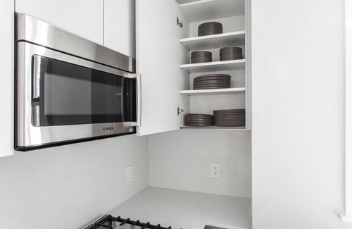 Brighton Apartment | Charming Brighton 2BR w W/D, by Restaurants & Shops by Blueground
