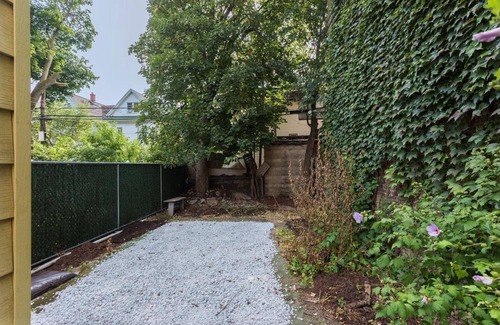 Brooklyn House | Charming Brooklyn 2 Bedroom w/Character