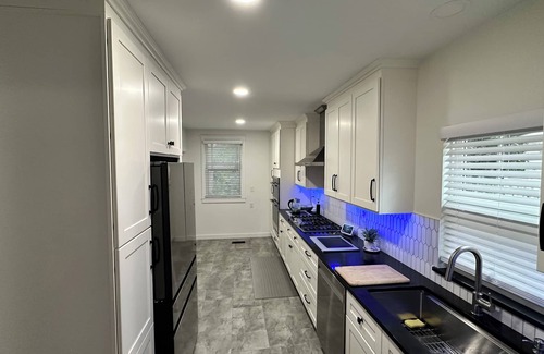 South Kansas City House | Charming Brookside 1917 Classic 3 BR 2.5 Bath Utilities Incl.