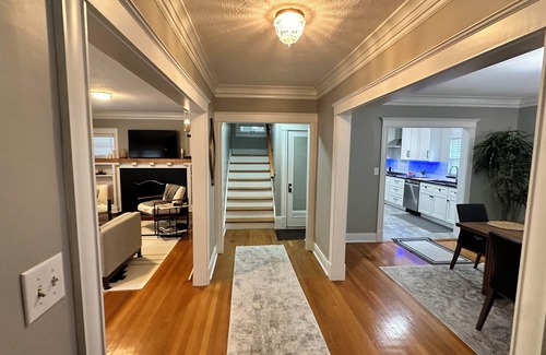 South Kansas City House | Charming Brookside 1917 Classic 3 BR 2.5 Bath Utilities Incl.