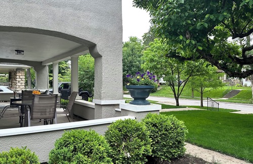 South Kansas City House | Charming Brookside 1917 Classic 3 BR 2.5 Bath Utilities Incl.