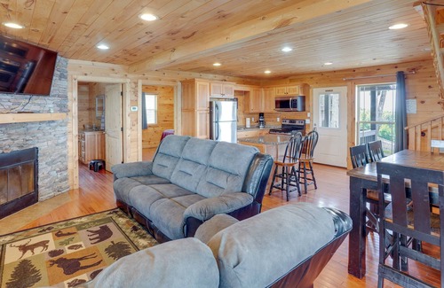 Bryant Cabin | Charming Bryant Cabin: Hot Tub & Shared Amenities!