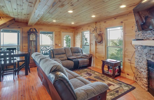 Bryant Cabin | Charming Bryant Cabin: Hot Tub & Shared Amenities!