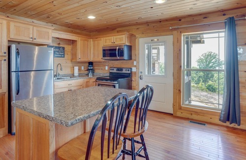 Bryant Cabin | Charming Bryant Cabin: Hot Tub & Shared Amenities!