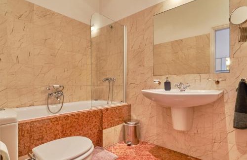 Belvaros - Lipotvaros Apartment | Charming Budapest Apartment with Parliament Views