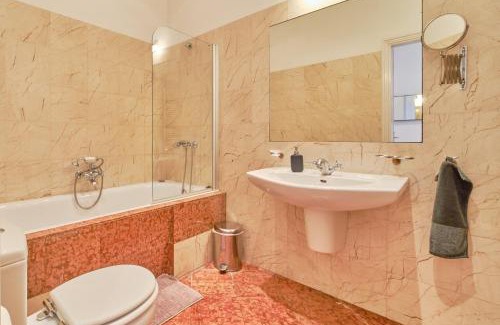 Belvaros - Lipotvaros Apartment | Charming Budapest Apartment with Parliament Views