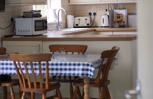 Otterton House | Charming Bungalow with countryside views, close to the South West Coast Path.