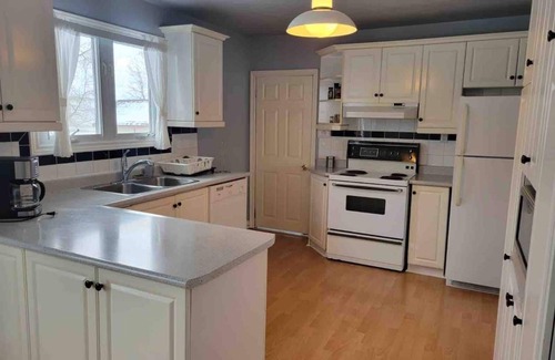Caledon House | Charming Bungalow 25 mins from Toronto Airport