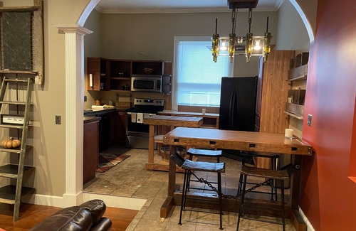 Fayette House | Charming bungalow in historic Fayette, MO Walking distance to downtown and CMU