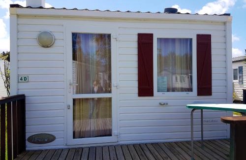Burinhosa House | Charming Bungalow in Pataias, 18 m² with Shared Pool.