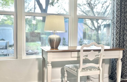 Brookview House | Charming Bungalow - perfect for long stays
