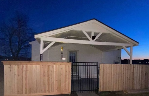 Kiefer House | Charming Bungalow-safe area-8 minutes from S Tulsa