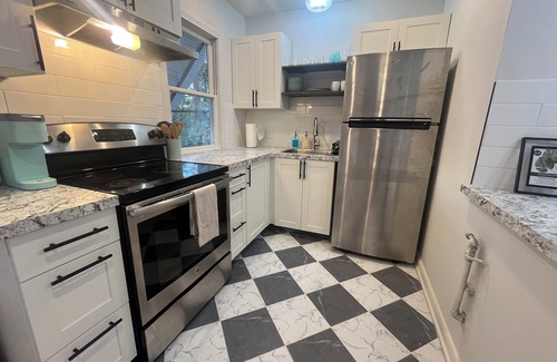 Southside House | Charming bungalow with AC and WiFi in fantastic San Antonio