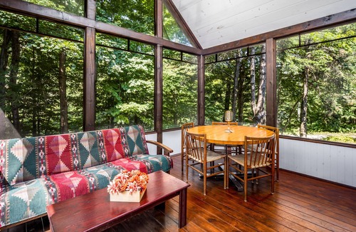 Les Pays-d'en-Haut Regional County Municipality Ski Chalet | Charming Chalet in the heart of the Laurentians. Paradise Pine Chalet