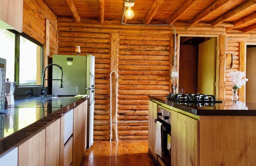 Guarne Cabin | Charming Cabin Getaway in Antioquia: WiFi, Balcony & BBQ