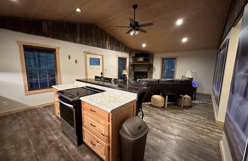 Mentone Cabin | Charming Cabin Getaway: Where Rustic Meets Remarkable