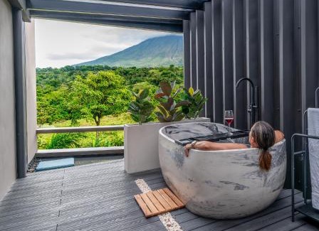 Arenal Hot Springs House | Charming Cabin In La Fortuna Whot Tub Brand New!