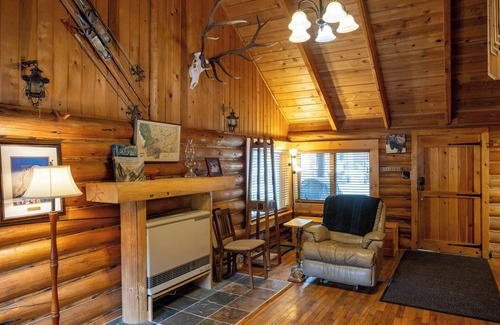 Cooke City-Silver Gate Cabin | Charming cabin in the heart of Downtown Cooke City Montana