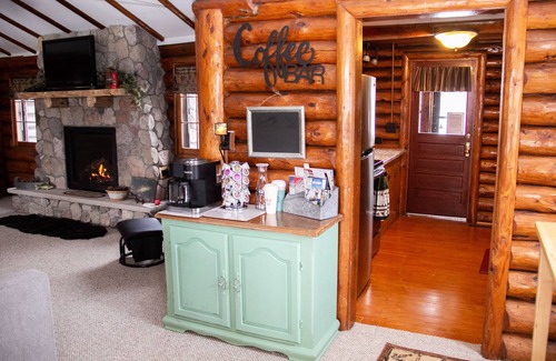 Pequot Lakes Cabin | Charming Cabin Nestled along the Stony Brook Creek