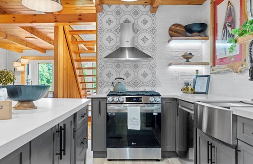 Morganton Cabin | Charming Cabin, Stunning Fire Pit, Thoughtfully Designed