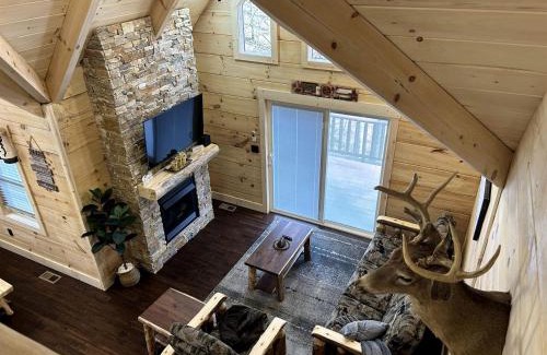 Mannsville House | Charming Cabin with Hot-tub and Stunning Views in Campbellsville, Kentucky