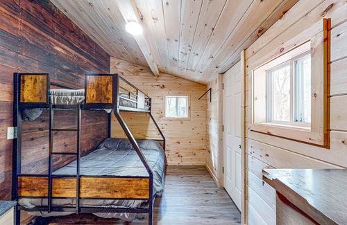 South Casco Cottage | Charming Cabin with Nature's Embrace and Family-Friendly Comforts