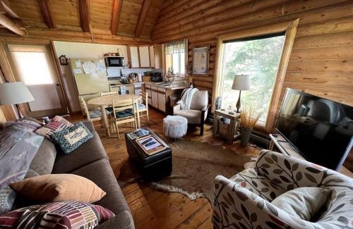 Shining Mountains House | Charming Cabin with Spectacular Mountain Views near Madison River in Ennis, Montana