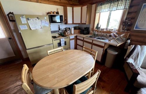 Shining Mountains House | Charming Cabin with Spectacular Mountain Views near Madison River in Ennis, Montana