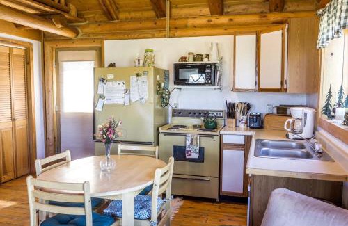 Shining Mountains House | Charming Cabin with Spectacular Mountain Views near Madison River in Ennis, Montana