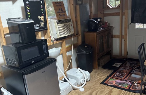 Gravois Mills Cabin | Charming cabin with AC and a pond in Versailles