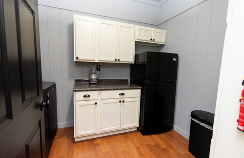 Belton Cabin | Charming cabin with WiFi and AC in delightful Belton