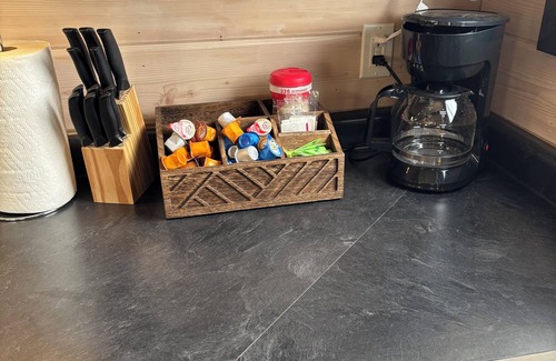 Eldon Cabin | Charming cabin with WiFi and AC in delightful Eldon