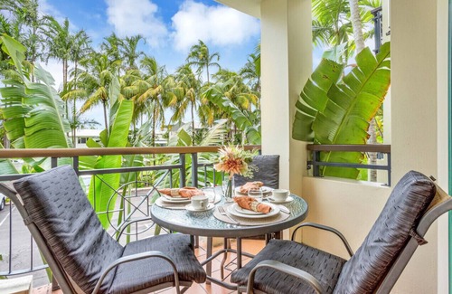 Cairns North Apartment | Charming Cairns Retreat, Perfect Location