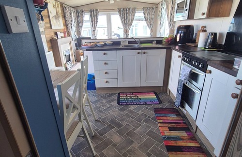 Lossiemouth House | Charming & Calming 2Bed Caravan, Moray Firth Coastline, WiFi, Ensuite With Bath.