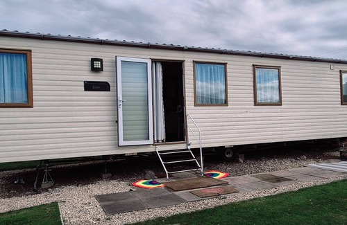 Lossiemouth House | Charming & Calming 2Bed Caravan, Moray Firth Coastline, WiFi, Ensuite With Bath.