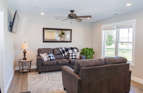 Cannelburg House | Charming Cannelburg Cottage: Beautiful New Home!n
