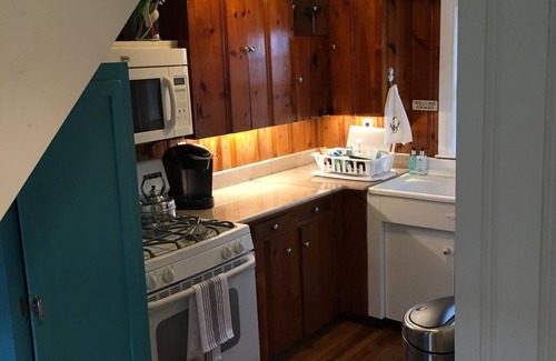 Pocasset Cottage | Charming Cape Cod Cottage Overlooking Ocean