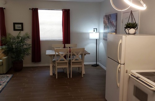 Sanford Apartment | Charming Caribbean 1-bedroom roomy Apartment in amazing Downtown Sanford
