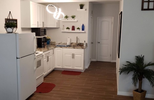 Sanford Apartment | Charming Caribbean 1-bedroom roomy Apartment in amazing Downtown Sanford