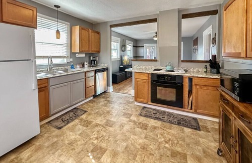 Cascade House | Charming Cascade Cabin: Large Yard, Near Downtown!