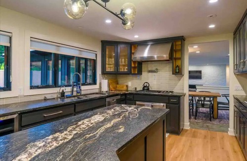 Rochester House | Charming central and remodeled 3-bedroom in fabulous Rochester/brighton
