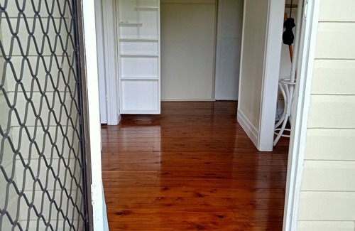 Coorparoo House | Charming Central Convenient Peaceful 3bdrm home in Coorparoo