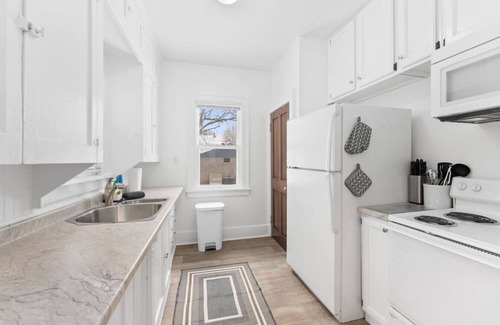 Sioux Falls House | Charming Centrally Located Sunroom/Fireplace
