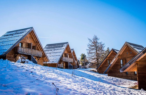 La Joue du Loup Ski Chalet | Charming Chalet in Les Flocons du Soleil Residence, La Joue du Loup
