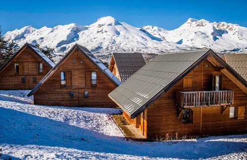 La Joue du Loup Ski Chalet | Charming Chalet in Les Flocons du Soleil Residence, La Joue du Loup