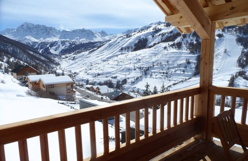 Vars Ski Chalet | CHARMING CHALET, MOUNTAIN VIEW AND SKI SLOPES JACUZZI HAMMAM SAUNA TABLE SOCCER
